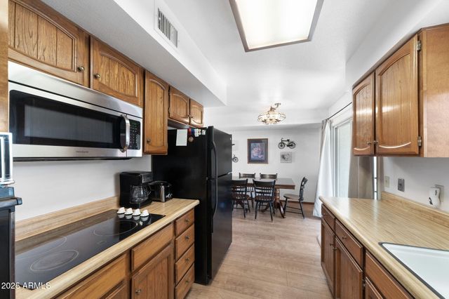 821 LEISURE WORLD --, Mesa, AZ 85206