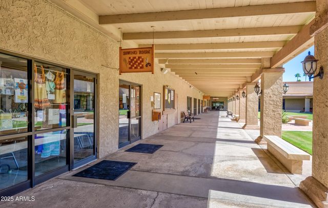821 LEISURE WORLD --, Mesa, AZ 85206
