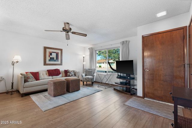 821 LEISURE WORLD --, Mesa, AZ 85206