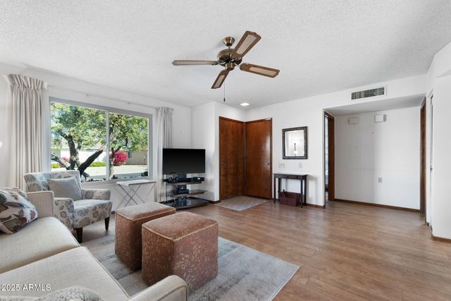 821 LEISURE WORLD --, Mesa, AZ 85206