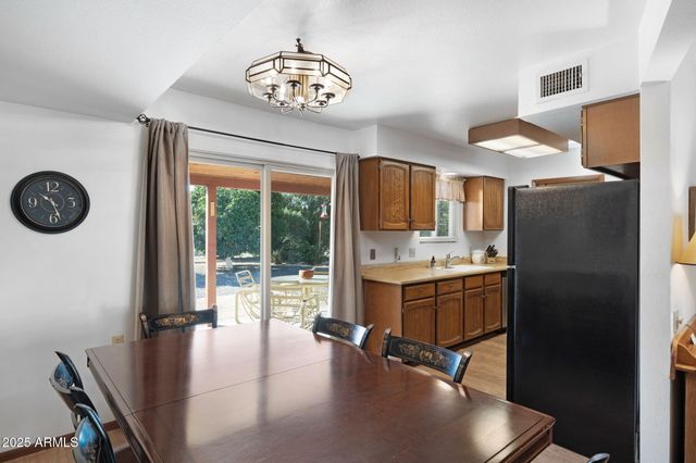 821 LEISURE WORLD --, Mesa, AZ 85206