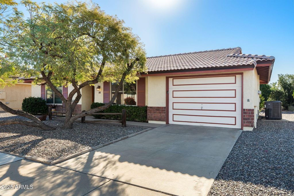 821 LEISURE WORLD --, Mesa, AZ 85206