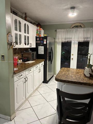 2403 W 76th Street 102, Hialeah, FL 33016