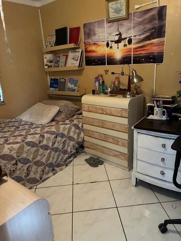 2403 W 76th Street 102, Hialeah, FL 33016