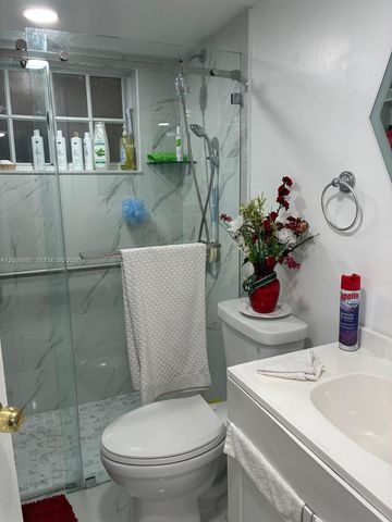 2403 W 76th Street 102, Hialeah, FL 33016