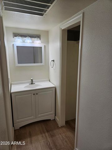 1330 E HIGHLAND Avenue 28A, Phoenix, AZ 85014