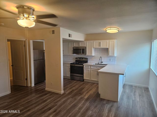 1330 E HIGHLAND Avenue 28A, Phoenix, AZ 85014