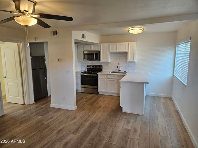 1330 E HIGHLAND Avenue 28A, Phoenix, AZ 85014