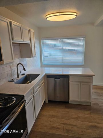 1330 E HIGHLAND Avenue 28A, Phoenix, AZ 85014