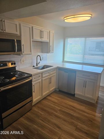 1330 E HIGHLAND Avenue 28A, Phoenix, AZ 85014