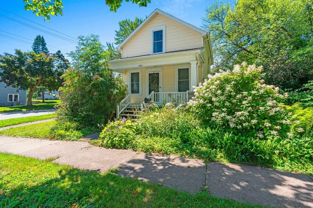 1025 S LAWE STREET, Appleton, WI 54915