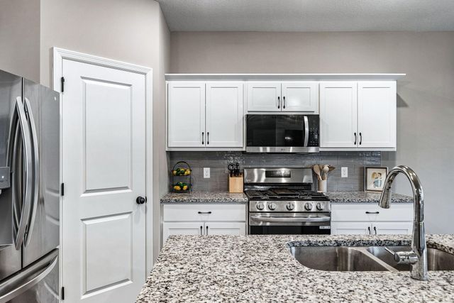 6822 102nd Street S, Cottage Grove, MN 55016