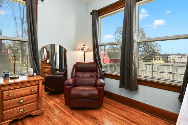 823 W Walnut Street, Springfield, MO 65806