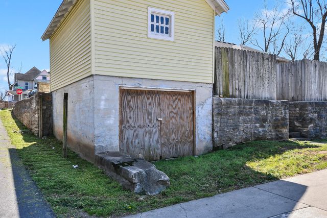 823 W Walnut Street, Springfield, MO 65806