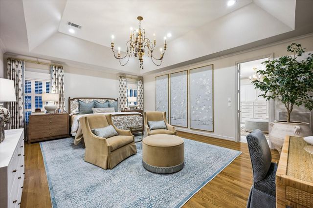 19 E Briar Hollow Lane, Houston, TX 77027