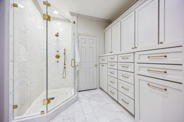 19 E Briar Hollow Lane, Houston, TX 77027