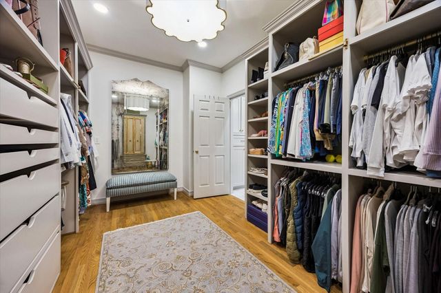 19 E Briar Hollow Lane, Houston, TX 77027