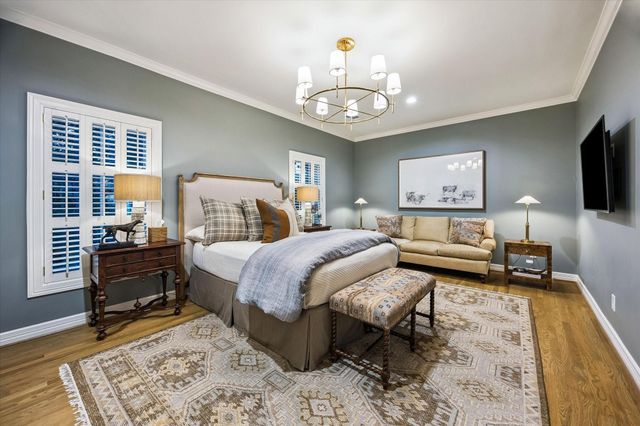 19 E Briar Hollow Lane, Houston, TX 77027
