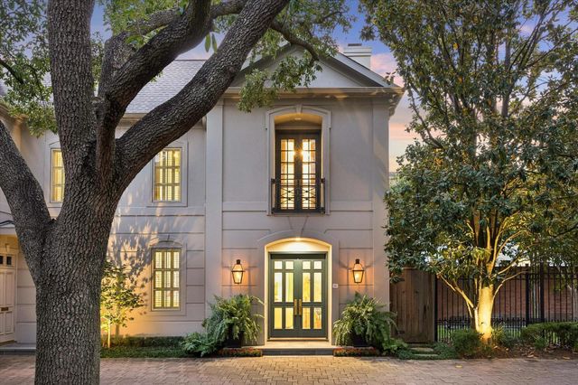 19 E Briar Hollow Lane, Houston, TX 77027