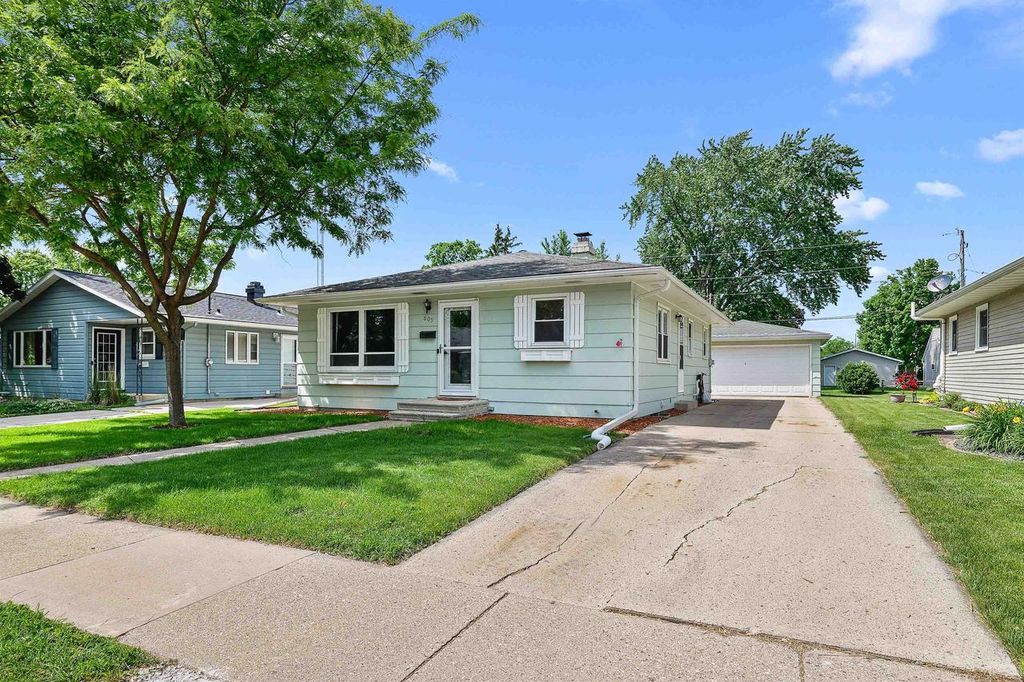 605 E 10TH STREET, Fond Du Lac, WI 54935