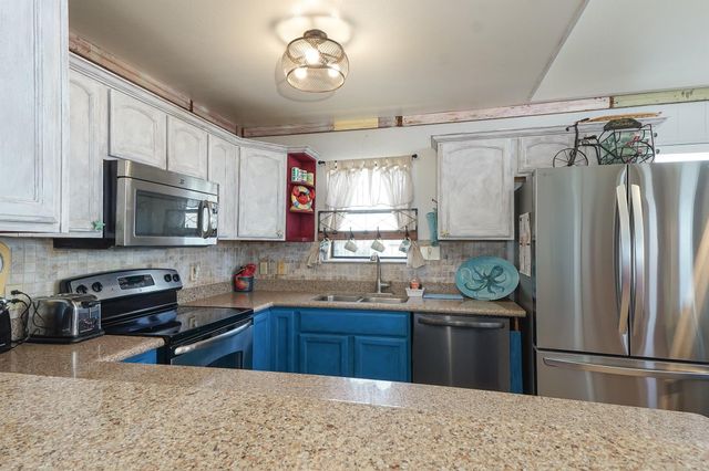 4702 Bayou Lane, Hitchcock, TX 77563