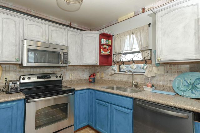 4702 Bayou Lane, Hitchcock, TX 77563