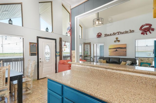 4702 Bayou Lane, Hitchcock, TX 77563