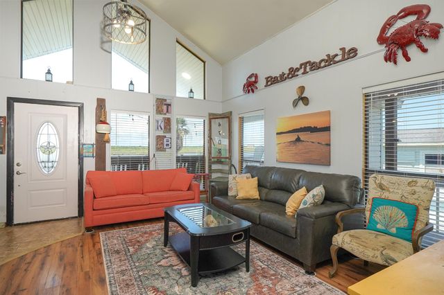 4702 Bayou Lane, Hitchcock, TX 77563