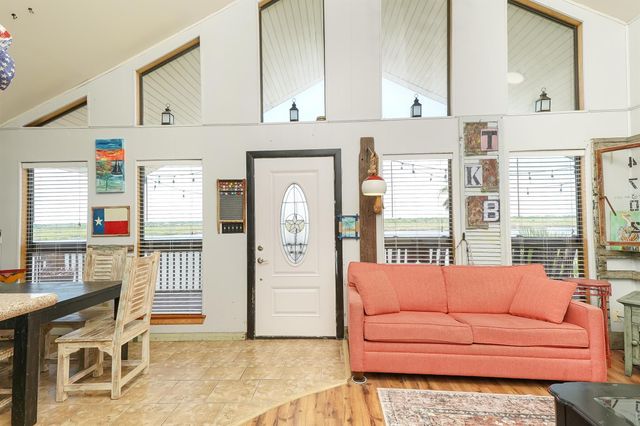 4702 Bayou Lane, Hitchcock, TX 77563