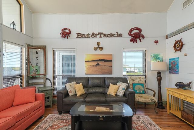 4702 Bayou Lane, Hitchcock, TX 77563