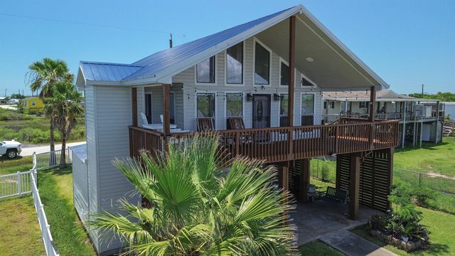 4702 Bayou Lane, Hitchcock, TX 77563