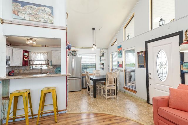4702 Bayou Lane, Hitchcock, TX 77563