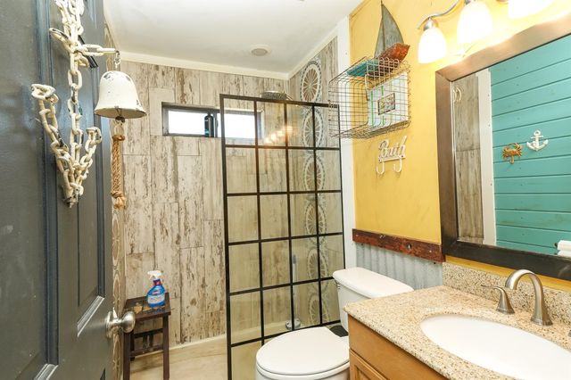 4702 Bayou Lane, Hitchcock, TX 77563