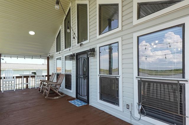4702 Bayou Lane, Hitchcock, TX 77563