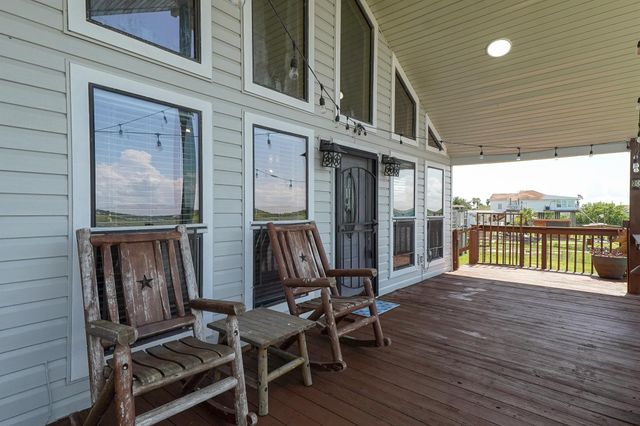 4702 Bayou Lane, Hitchcock, TX 77563