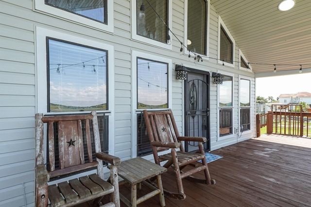 4702 Bayou Lane, Hitchcock, TX 77563
