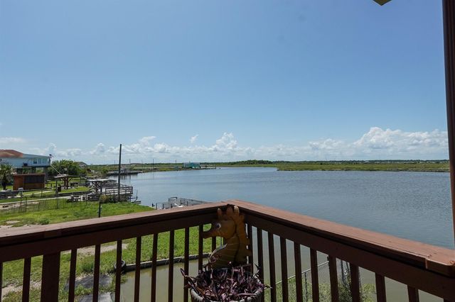 4702 Bayou Lane, Hitchcock, TX 77563