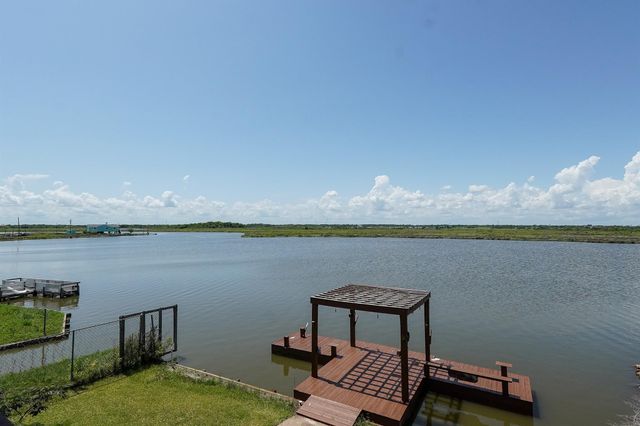 4702 Bayou Lane, Hitchcock, TX 77563