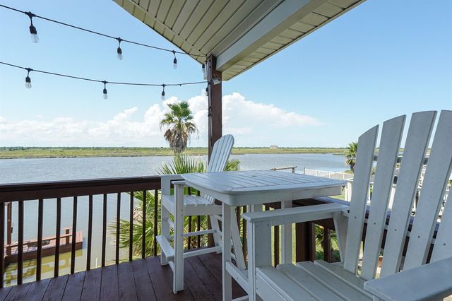 4702 Bayou Lane, Hitchcock, TX 77563
