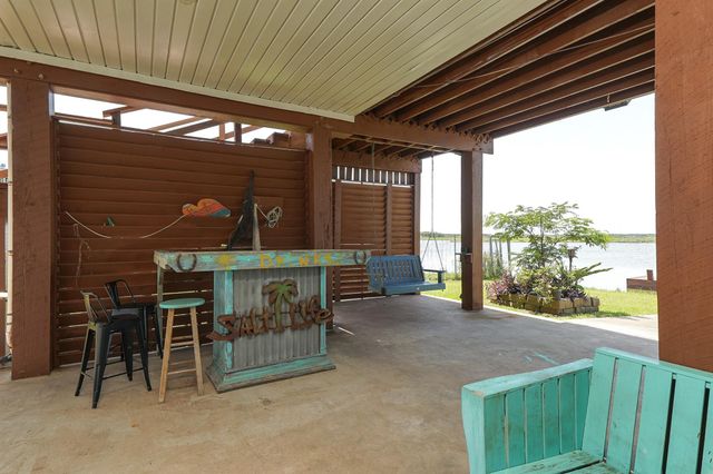 4702 Bayou Lane, Hitchcock, TX 77563