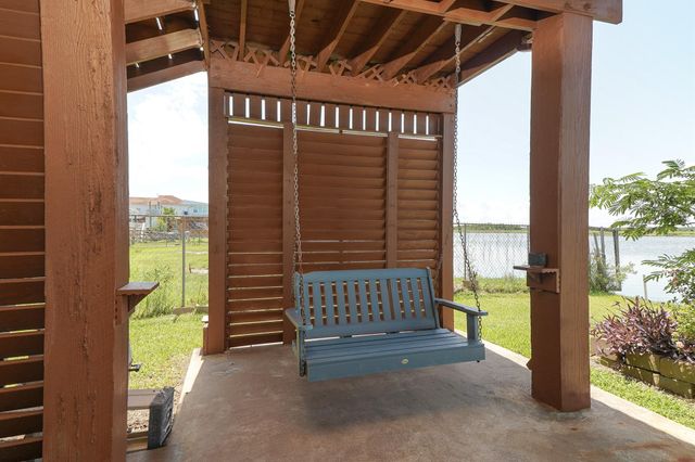 4702 Bayou Lane, Hitchcock, TX 77563