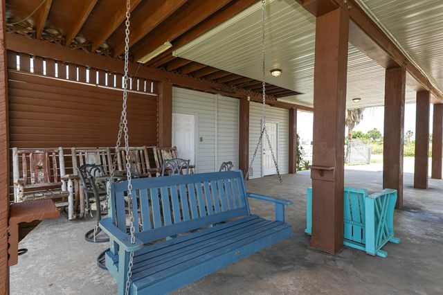 4702 Bayou Lane, Hitchcock, TX 77563
