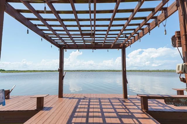 4702 Bayou Lane, Hitchcock, TX 77563