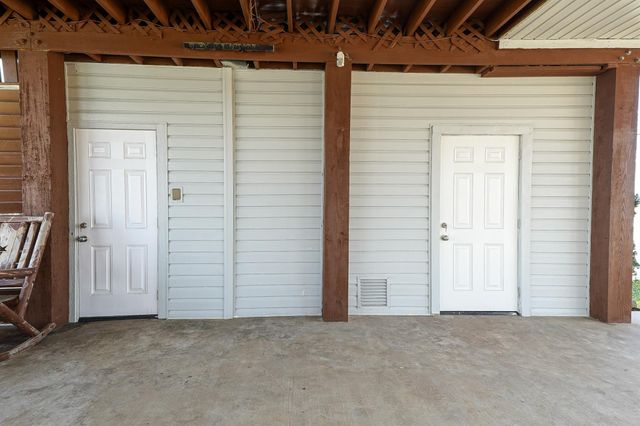 4702 Bayou Lane, Hitchcock, TX 77563