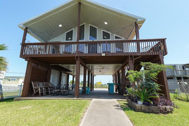 4702 Bayou Lane, Hitchcock, TX 77563