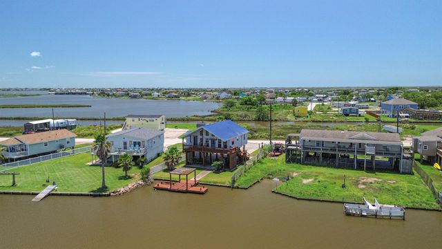 4702 Bayou Lane, Hitchcock, TX 77563