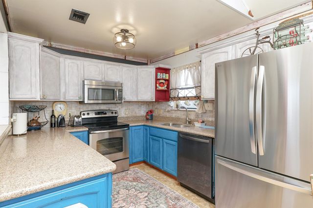 4702 Bayou Lane, Hitchcock, TX 77563