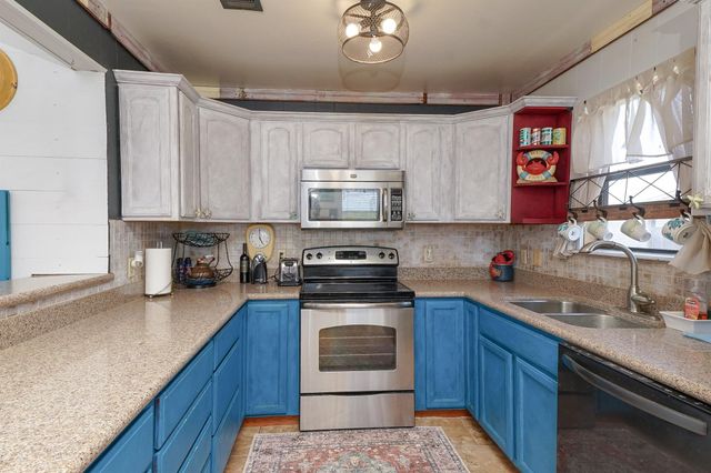4702 Bayou Lane, Hitchcock, TX 77563