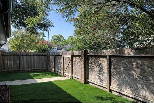 12026 Mighty Oak Dr A, Houston, TX 77066