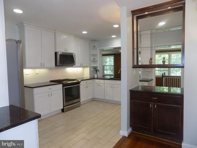 138 S ABINGDON ST, Arlington, VA 22204